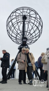 Gudrun Bröckerhoff und Britta Döring am Nordkap